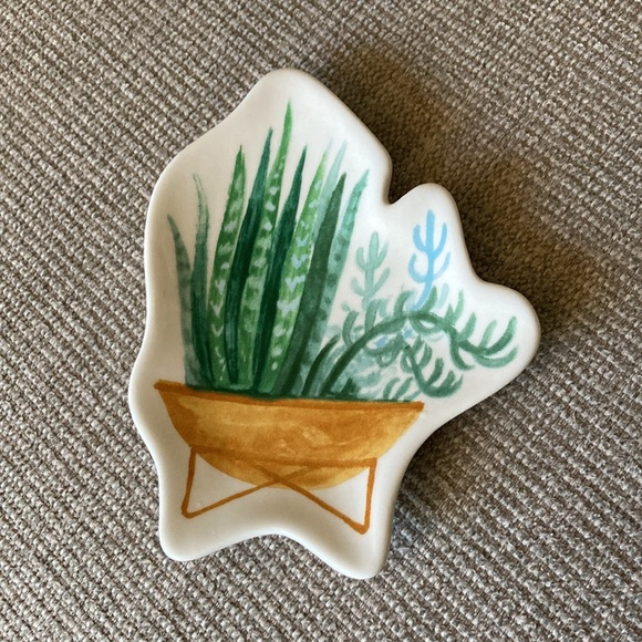 Excellent condition 3 plant trinket trays- ceramic - Picture 4 of 7